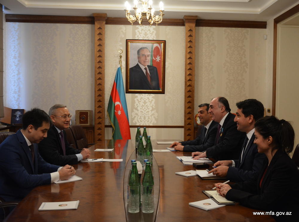 Kazakh ambassador presents medal to Azerbaijani FM (PHOTO)