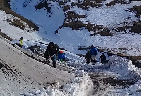 Professional mountaineers searching for missing mountain climbers in Azerbaijan (PHOTO)
