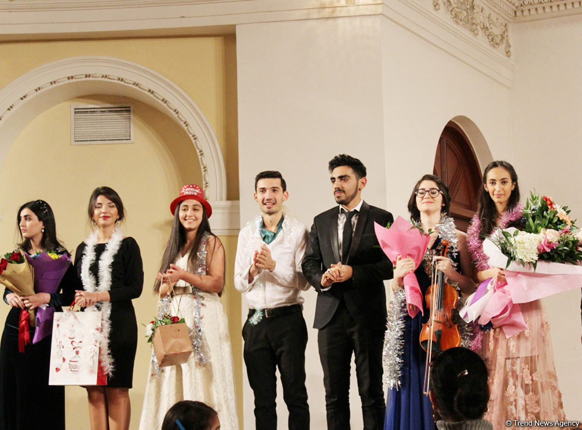 В Баку представлен гимн "Поддержка молодежи" (ФОТО)