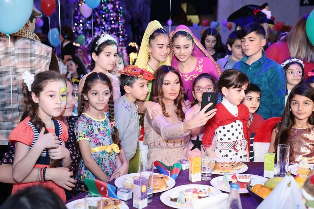 Heydar Aliyev Foundation arranges annual New Year party for children (PHOTO)