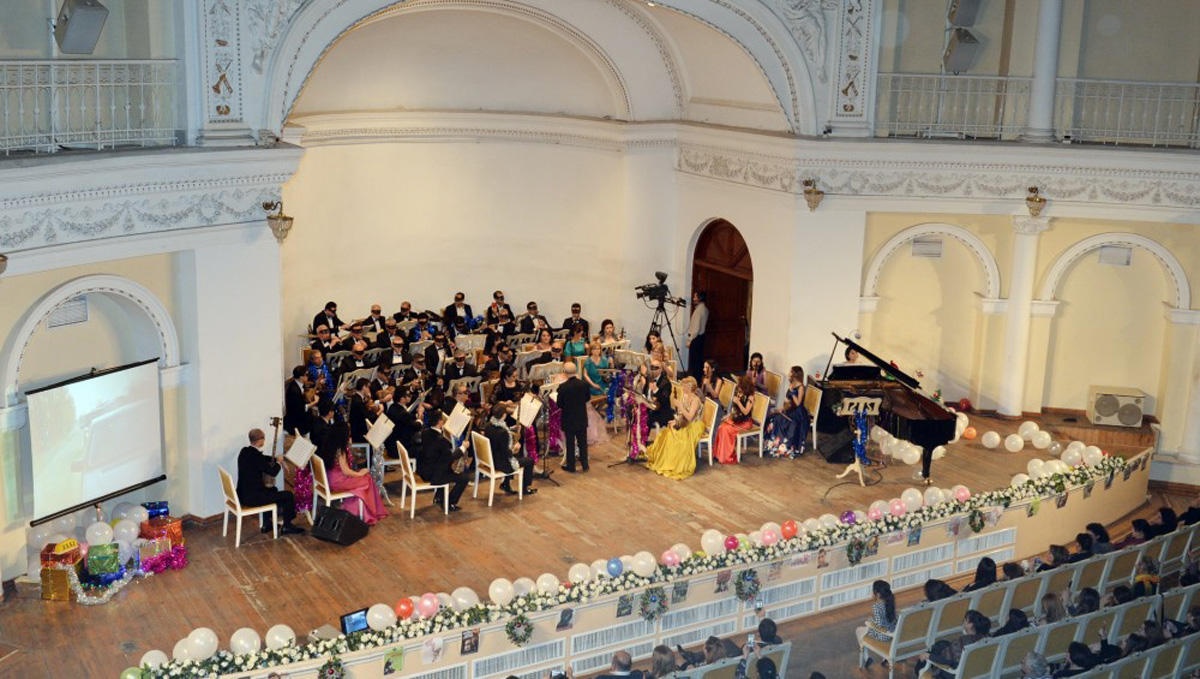Саундтреки к известным фильмам в исполнении Азербайджанского оркестра народных инструментов (ФОТО)