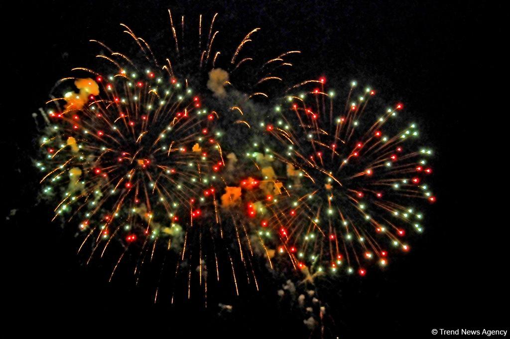 Baku meets 2018 with grandiose fireworks (PHOTO)