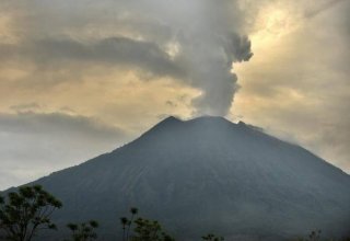 В Азербайджане произошло извержение вулкана с высотой выброса до 5 метров