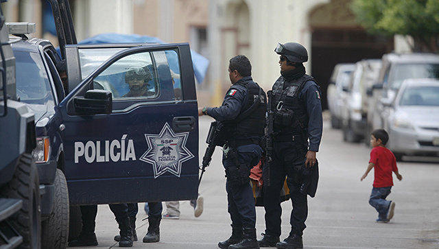 Полицейские подверглись нападению в центральной части Мексики