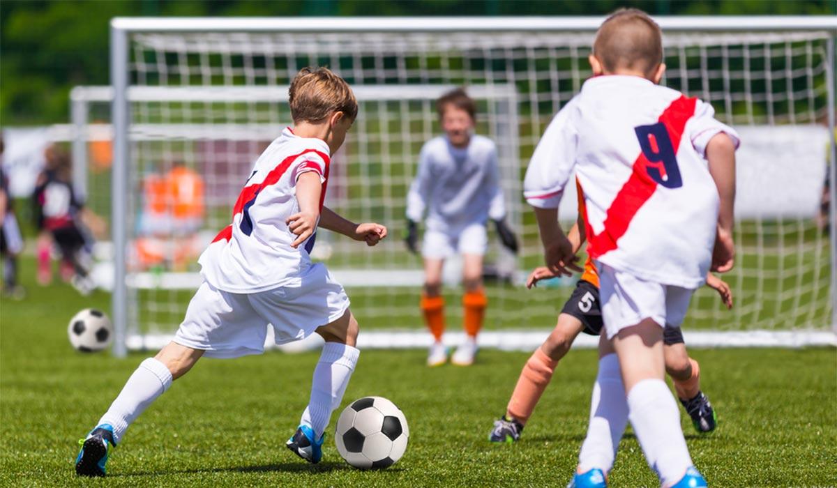 В Баку открывается сеть детско-юношеских футбольных школ AZFAR