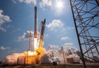 "SpaceX" şirkəti kommersiya ekipajı ilə kosmik gəmini orbitə buraxdı
