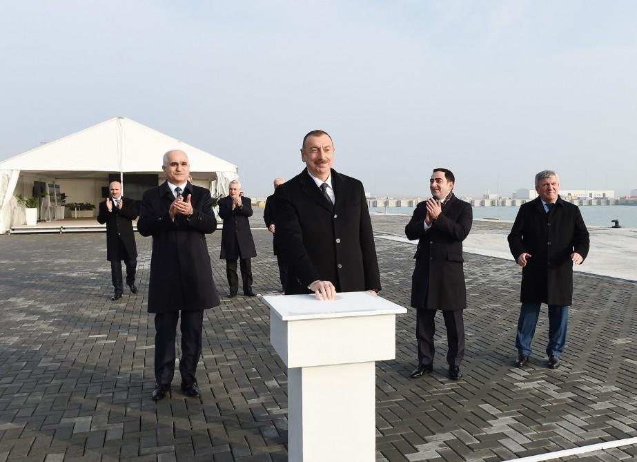 Prezident İlham Əliyev Bakı Beynəlxalq Dəniz Ticarət Limanı kompleksində RO-RO terminalının açılışında iştirak edib (FOTO) (YENİLƏNİB)