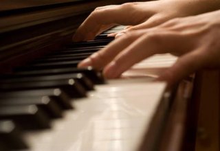 В рамках "Года Гейдара Алиева" объявлен международный конкурс пианистов