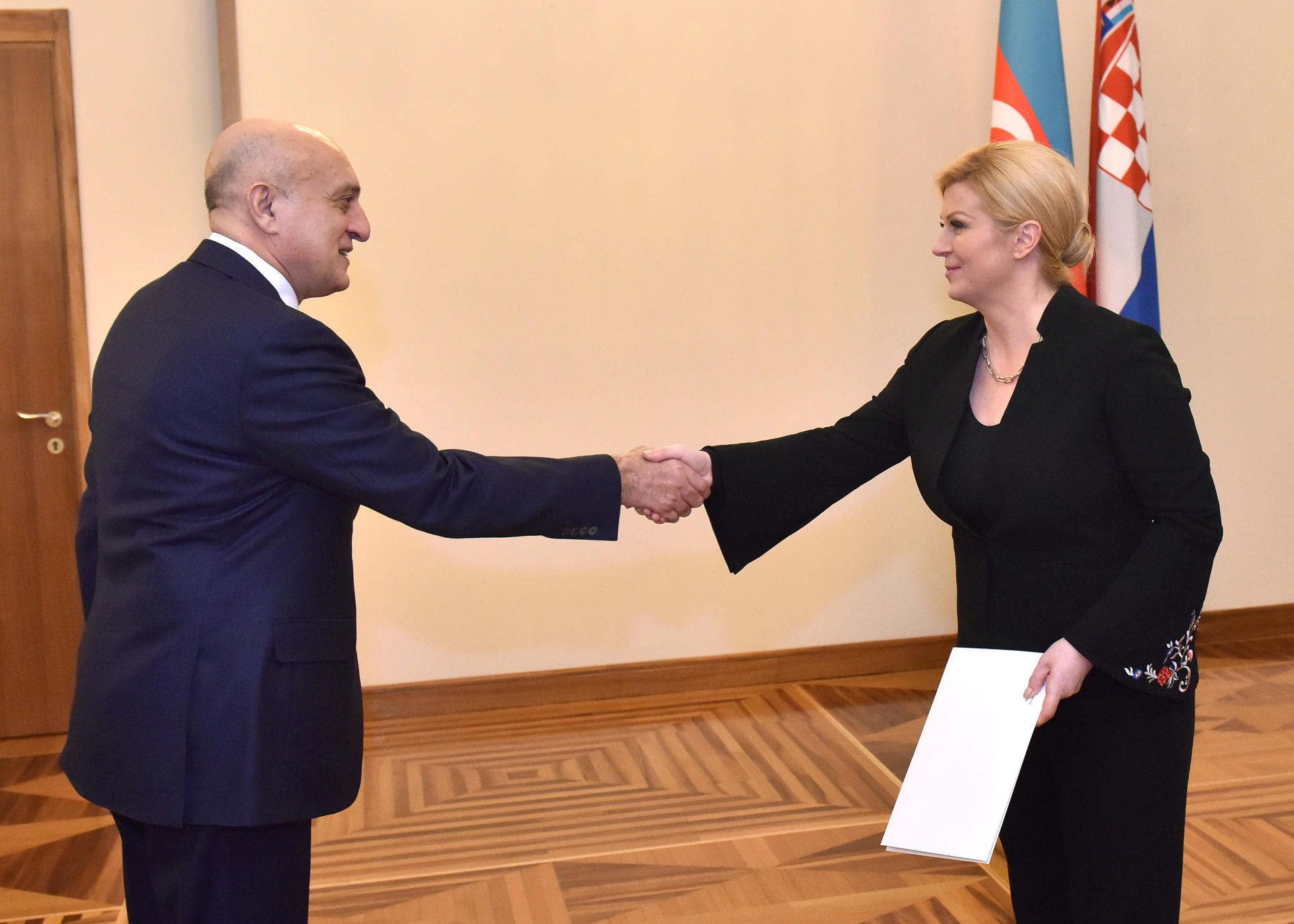 Посол Азербайджана вручил верительные грамоты Президенту Хорватии