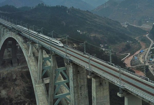 В Китае завершено строительство первого в мире железнодорожного арочного моста