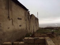 В Баку в многоэтажном доме на оползневом участке образовались трещины (ФОТО)