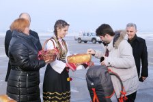 Первый рейс Баку-София: юбилей, каравай с медом и солью, хорошее настроение (ВИДЕО, ФОТО)