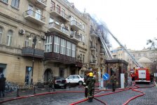 Пожар в жилом здании в центре Баку локализован (ФОТО) (Обновлено)