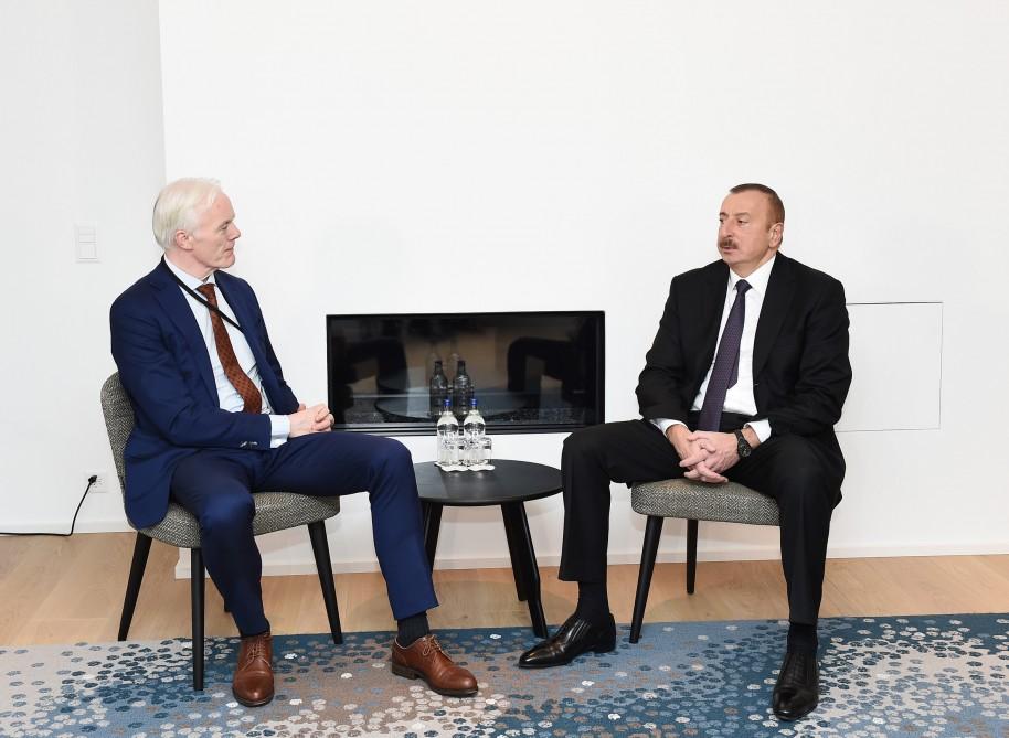 В Давосе состоялась встреча Президента Ильхама Алиева и вице-президента компании “Microsoft”