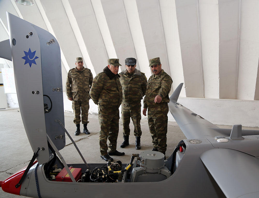 Azerbaijani officials visit frontline zone military units (PHOTO)
