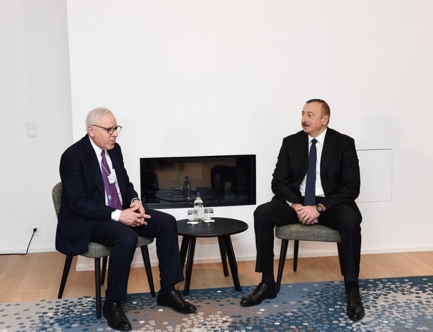 Президент Азербайджана встретился в Давосе с исполнительным директором Carlyle Group (ФОТО)
