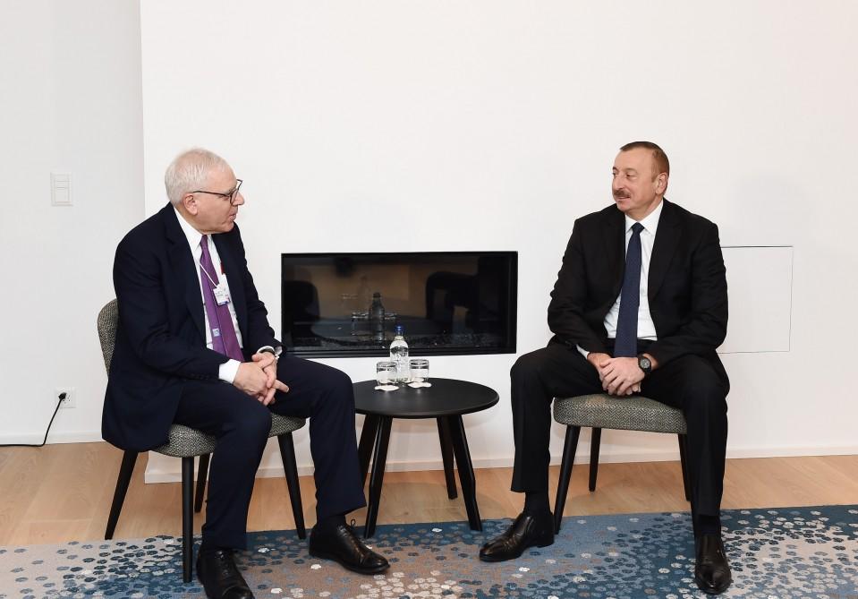 President Aliyev meets co-founder of US Carlyle Group company in Davos (PHOTO)