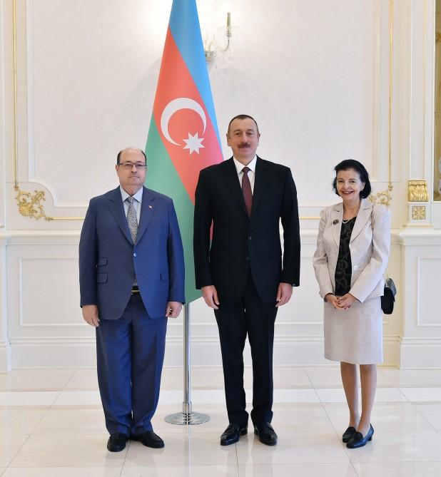 Президент Ильхам Алиев принял верительные грамоты послов Эквадора и Чили (ФОТО)