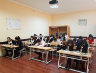 Учащиеся из 17 школ Баку ответили на вопросы по русскому языку и литературе (ФОТО)
