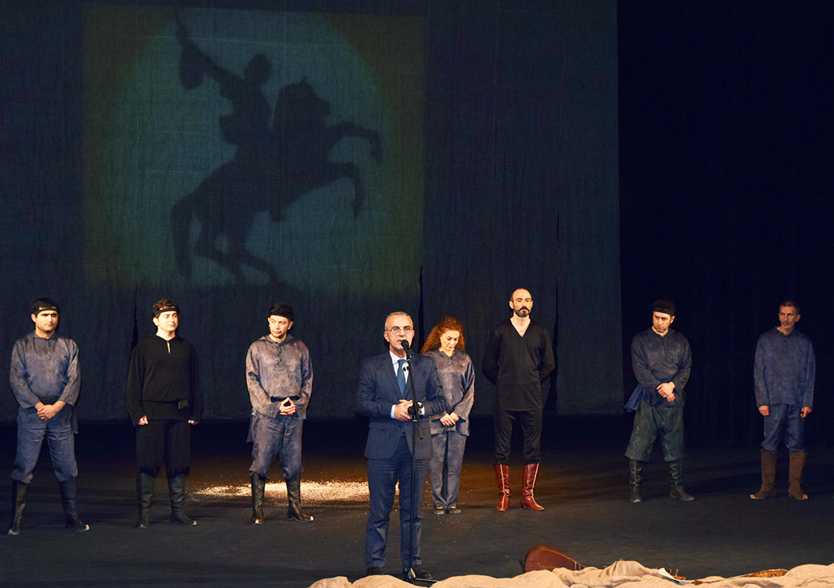 В Азербайджане впервые прошел гала-вечер театрального спектакля (ФОТО)