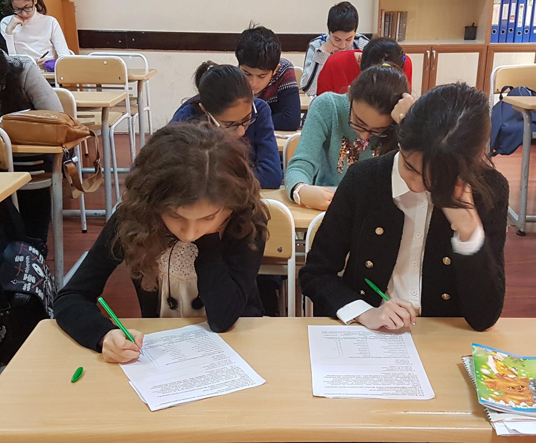 Учащиеся из 17 школ Баку ответили на вопросы по русскому языку и литературе (ФОТО)