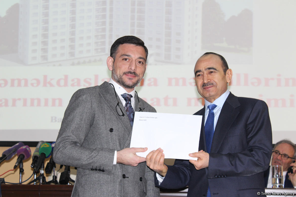 Али Гасанов: Политика кругов, желающих подчинить своему влиянию азербайджанские медиа, потерпела крах (ФОТО)