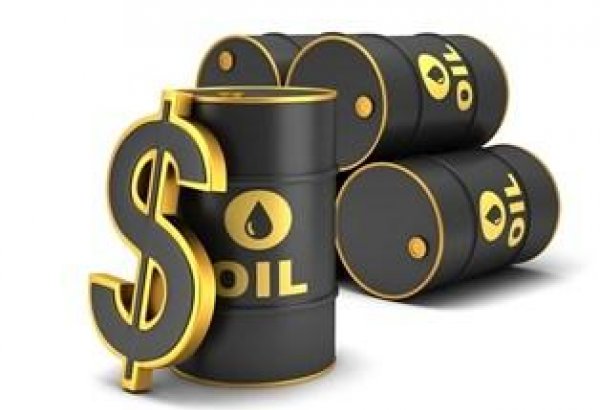 Crude oil prices fall 1% on fears for global economy