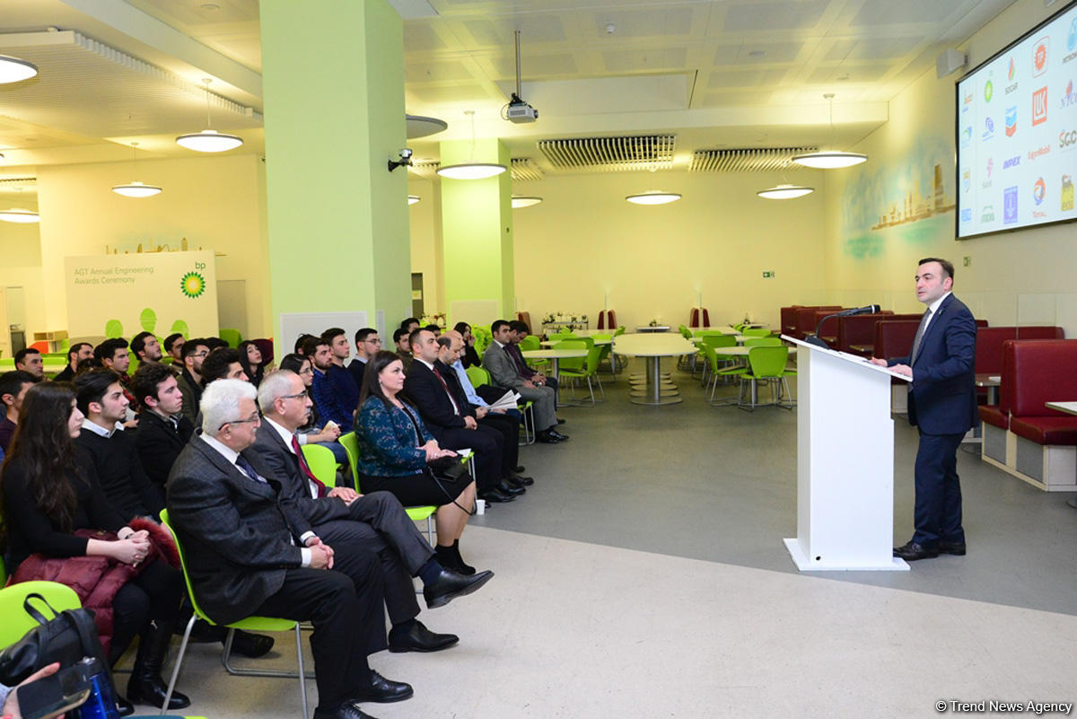 BP improving IT skills of residents of Baku settlements (PHOTO)