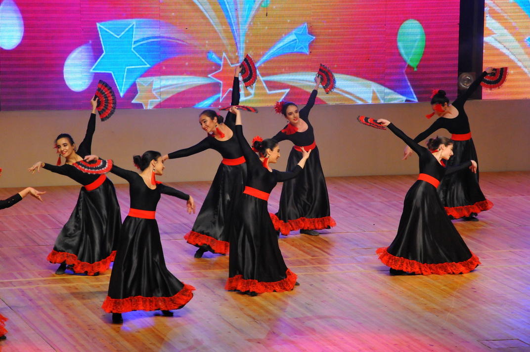 Dünya xalqlarının rəqslərindən ibarət konsert keçirilib (FOTO)
