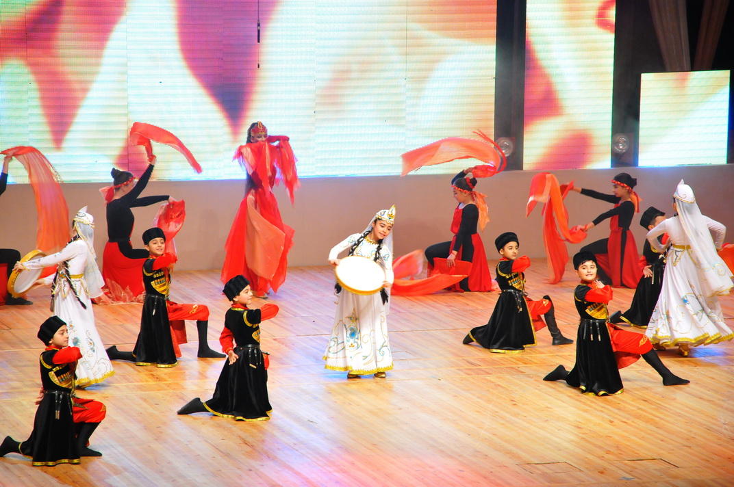 Dünya xalqlarının rəqslərindən ibarət konsert keçirilib (FOTO)