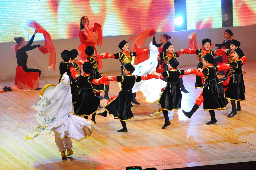 Азербайджан и Грузия: Танцы народов мира (ФОТО)