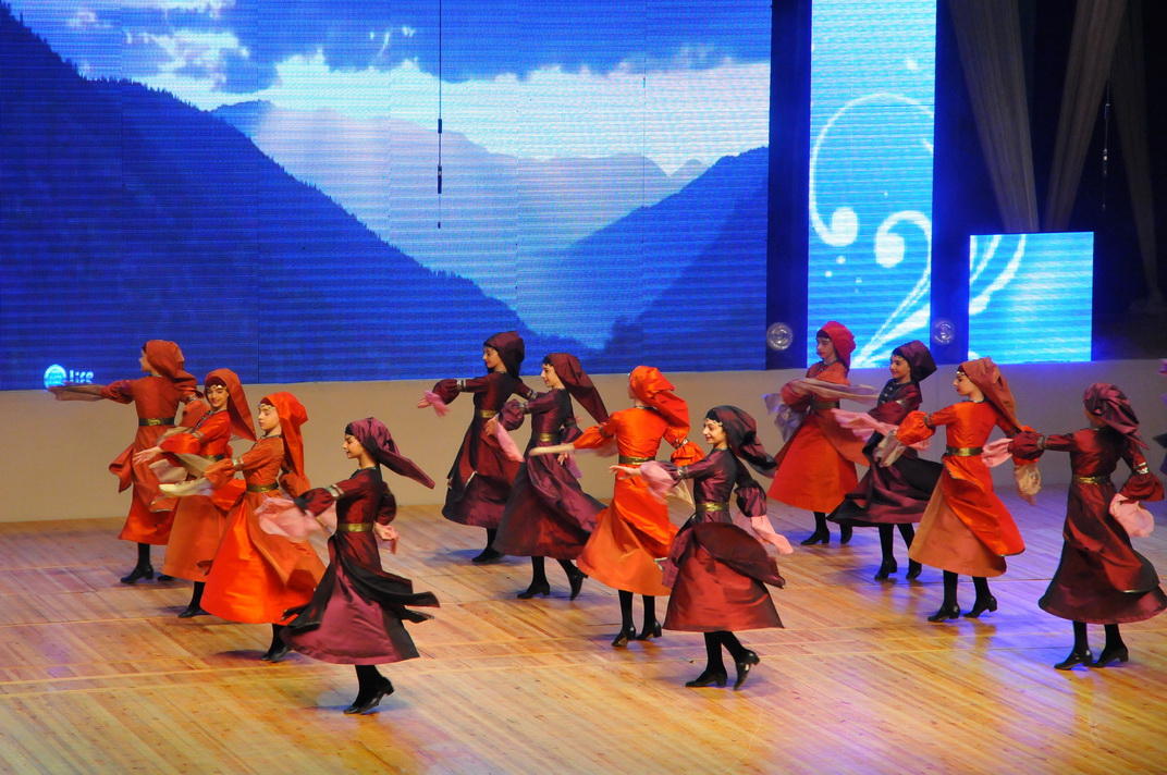 Dünya xalqlarının rəqslərindən ibarət konsert keçirilib (FOTO)