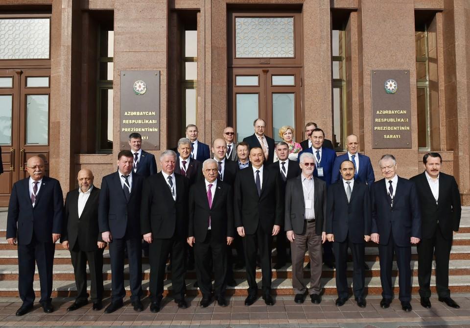 Ilham Aliyev receives participants of 5th Congress of Azerbaijan Trade Unions Confederation (PHOTO)