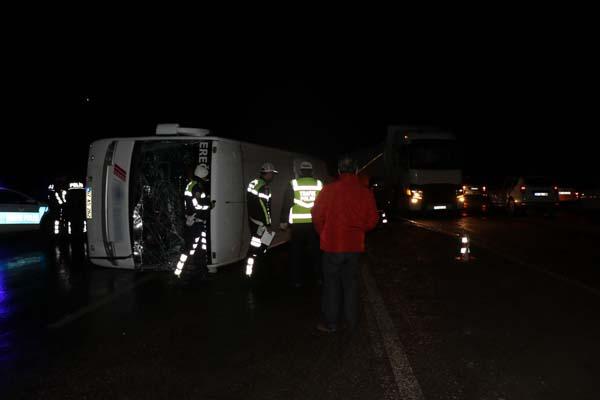 Yolcu otobüsü devrildi! Ölü ve yaralılar var (FOTO)