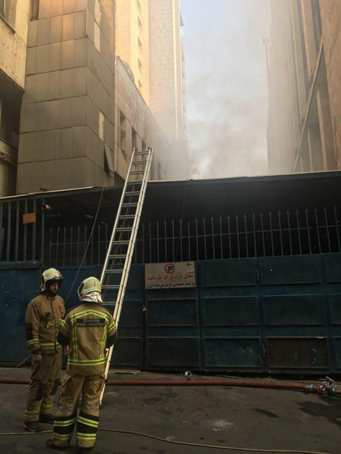 İranda Energetika Nazirliyinin binası dünəndən yanır (FOTO)