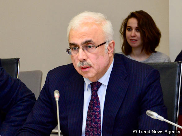 Ниязи Сафаров: Азербайджан снизит зависимость от импорта сырья для  ковроткачества (ФОТО)