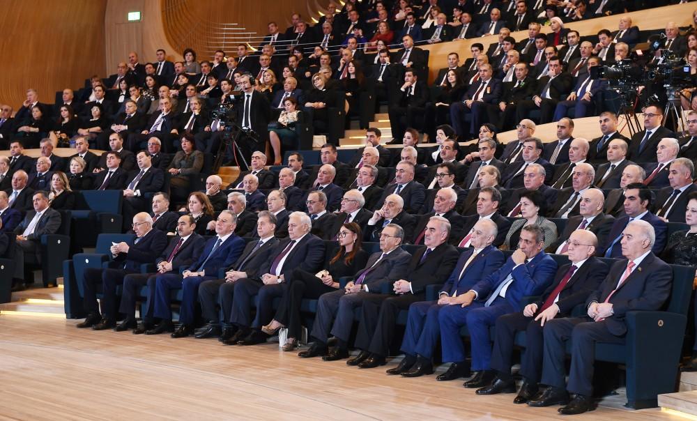 Prezident İlham Əliyev Yeni Azərbaycan Partiyasının VI qurultayında iştirak edib (YENİLƏNİB-4) (FOTO)