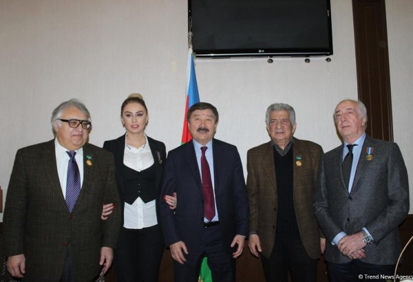 Деятелям культуры и искусства Азербайджана вручены почетные медали ТЮРКСОЙ (ФОТО)