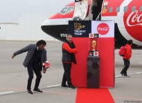 Кристиан Карамбе представил в Баку Кубок мира из чистого золота (ФОТО)