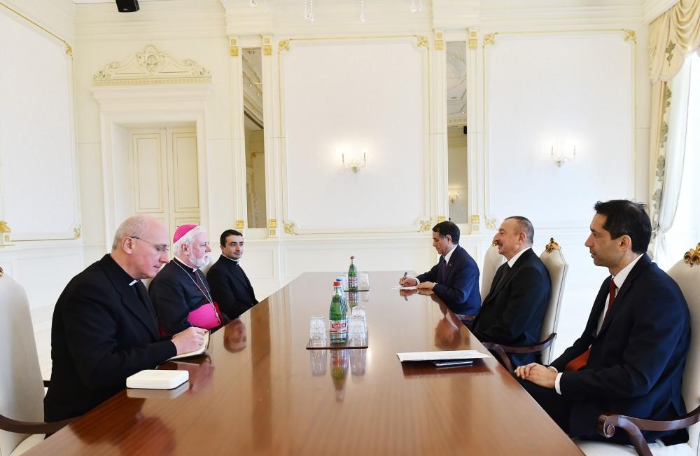 Президент Ильхам Алиев принял делегацию Святого Престола (ФОТО)