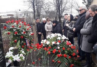 Азербайджанские актеры посетили могилу Зарнигяр Агакишиевой в Губе (ФОТО)