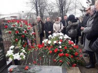 Азербайджанские актеры посетили могилу Зарнигяр Агакишиевой в Губе (ФОТО)