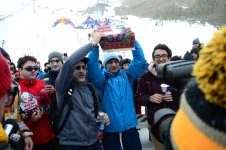 Самые веселые гонки на коврах на горной вершине Азербайджана (ФОТО)