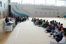 Юные азербайджанские гимнасты встретились с Шахрияром Мамедъяровым (ФОТО)