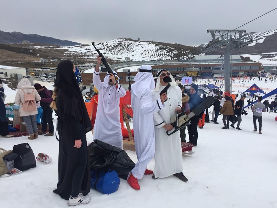 Самые веселые гонки на коврах на горной вершине Азербайджана (ФОТО)