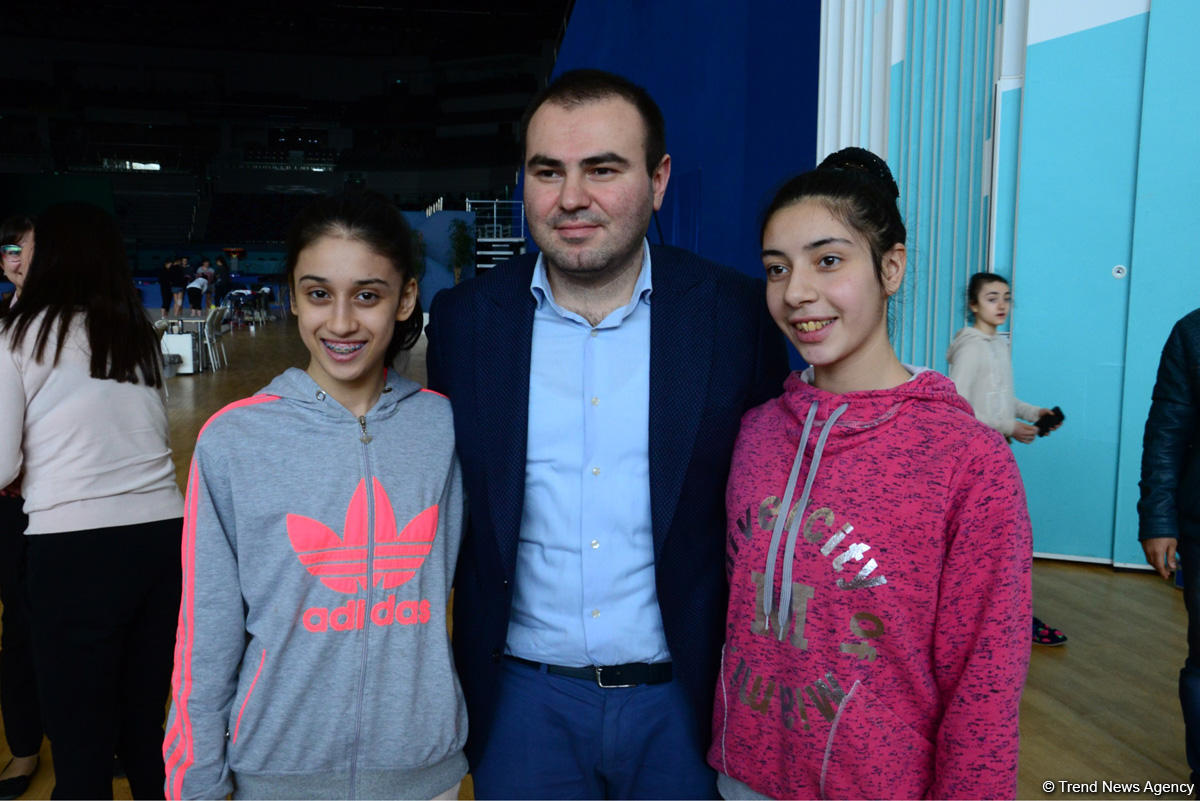 Young Azerbaijani gymnasts meet with Azerbaijani chess Grandmaster (PHOTO)