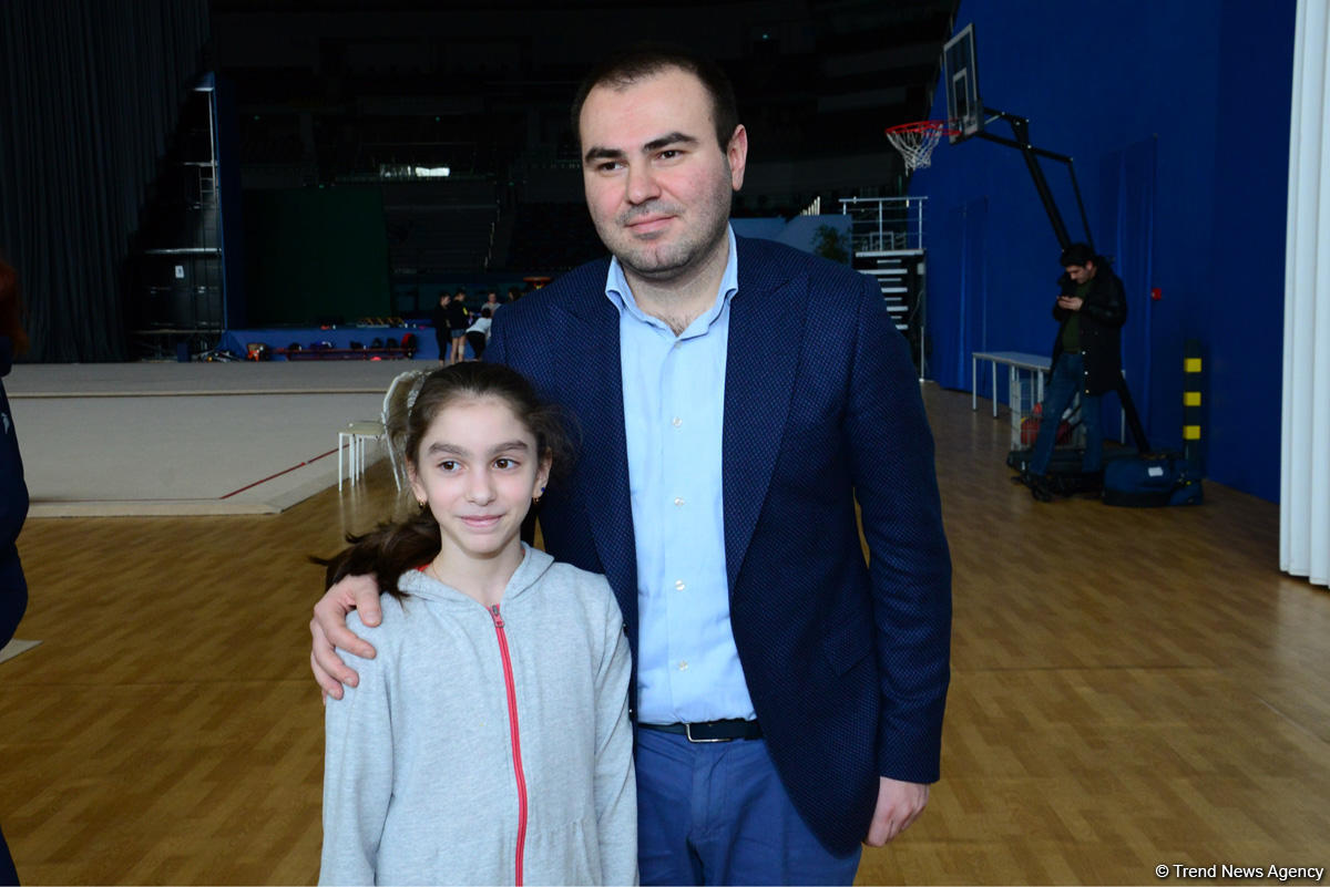 Young Azerbaijani gymnasts meet with Azerbaijani chess Grandmaster (PHOTO)