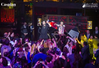В Баку прошла вечеринка "Поднимаем руки вверх!" в стиле 90-х (ФОТО)