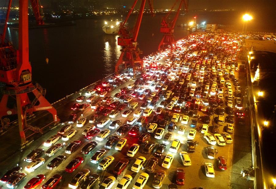 Навигация в проливе Цюнчжоу восстановлена, более 10 тыс. автомобилей ждут переправы (ФОТО)