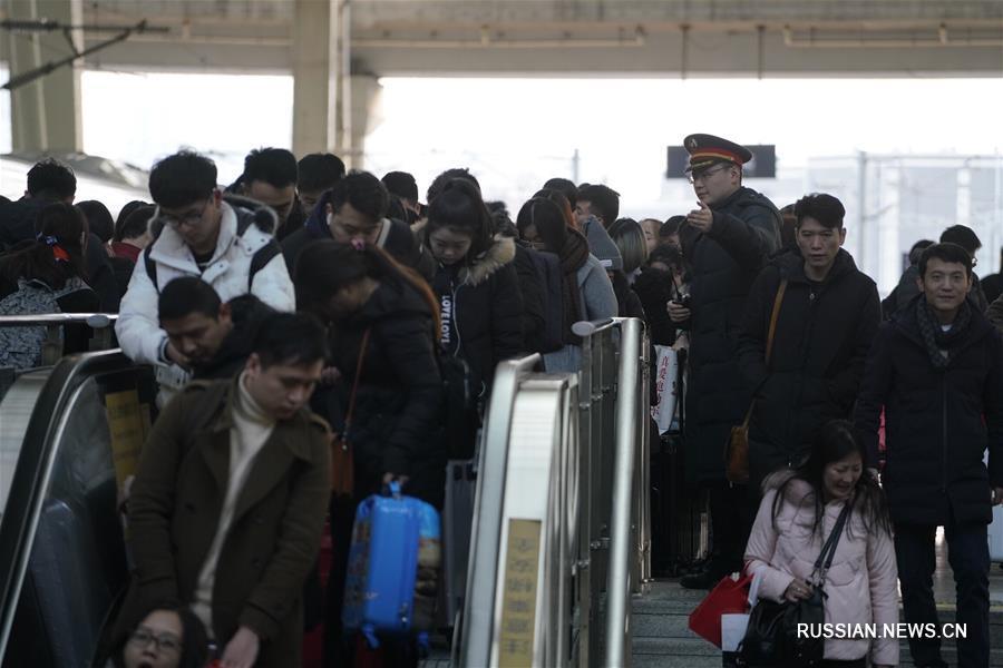 Пик обратного пассажиропотока на вокзалах и дорогах Китая (ФОТО)
